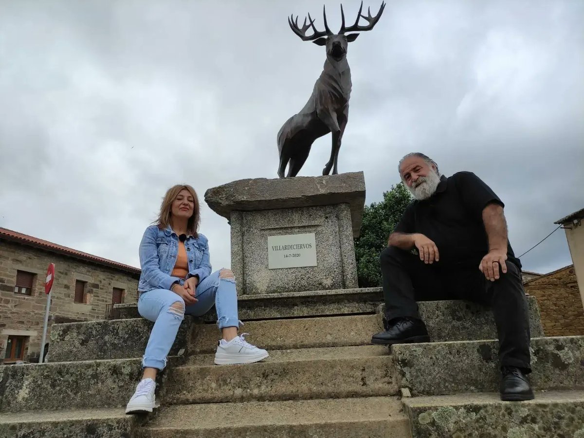 licor_cervato's tweet photo. Estamos presentes en el #ElArcón que se emite el próximo sábado a las 21:30 en Cyltv 📺

Mª Paz hablará de la historia de Aguardientes Cervato 🍸

(Grabación previa a #IFSierraDeLaCulebra)

Queremos agradecer a @JavierPerezARGI y a todo su equipo el trato recibido ☺️ https://t.co/7wdiZpKEs0