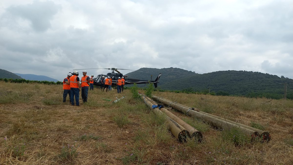 enedisOccitanie's tweet photo. 🦺Rdv aujourdhui avec @AgnesGelin et les membres du comité de pilotage régional pour la protection de l'avifaune 🦅! Visite d'un chantier @enedis participant à la préservation de la biodiversité. Merci à nos partenaires DREAL Occitanie @CENOccitanie
 @OFBiodiversite  #COGard https://t.co/lHpdu6xxvW