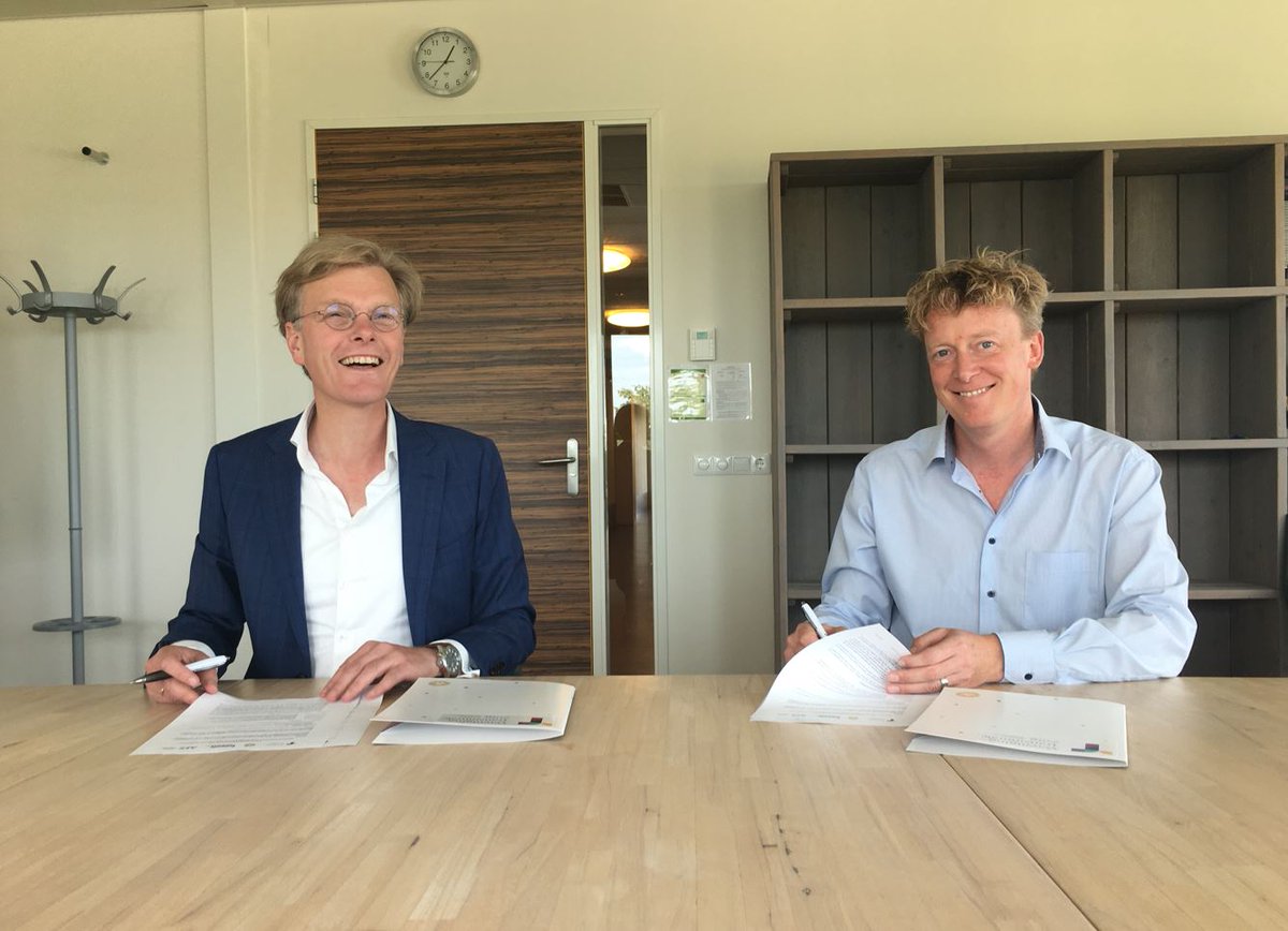 Vandaag, op Wereld ALS-dag, tekenden ALS-netwerk Haaglanden en Netwerk Palliatieve Zorg Haaglanden een samenwerkingsovereenkomst om ALS patiënten in alle fases van hun ziekte zo goed mogelijk te begeleiden.
basaltrevalidatie.nl/nieuws/zorg-vo…