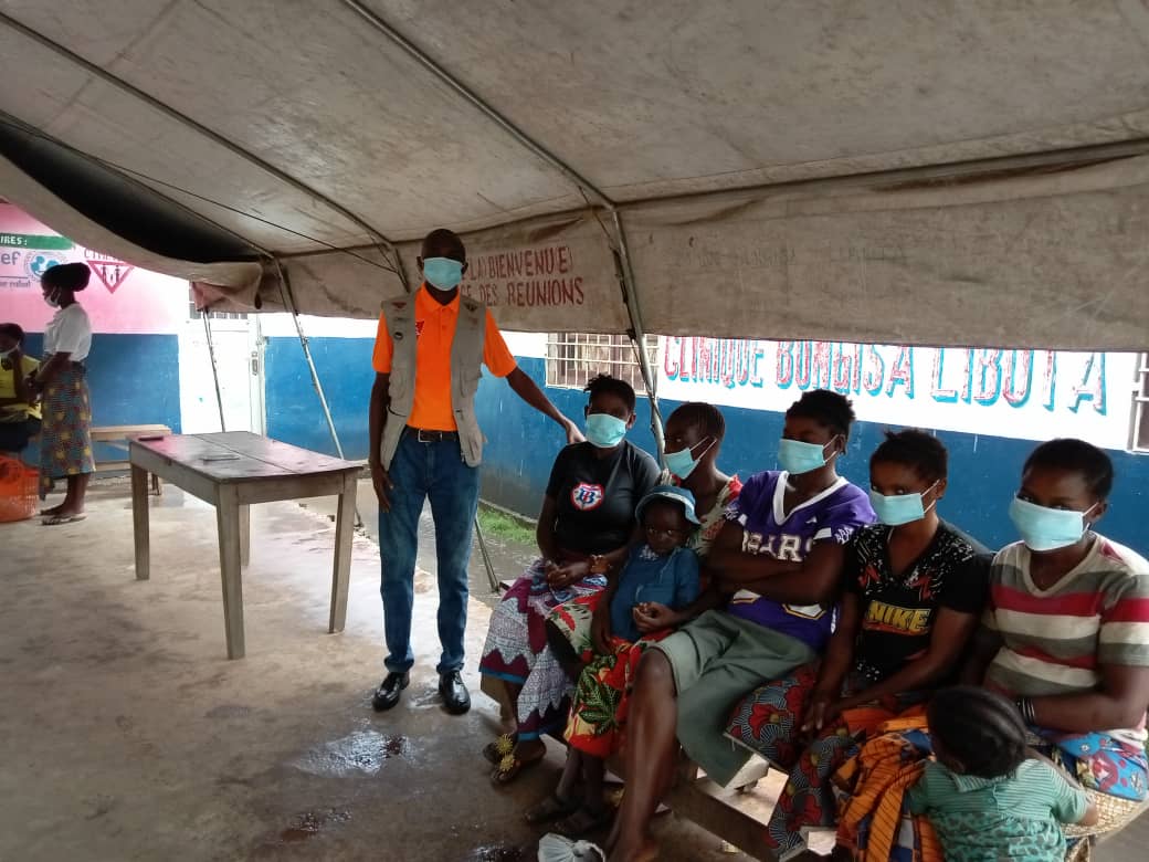 OsolongoLouis's tweet photo. STOP EBOLA : Les jeunes filles autochtones ( Pygmée) disent Non aux grossesses non désirées pendant ce temps d'épidémie de Maladie à Virus Ebola et bénéficient des méthodes contraceptives à la Clinique Bongisa Libota de Mbandaka!!!
ABEF-ND, IPPFAR, UNICEF, OMS UNFPA CANADA RDC https://t.co/bdbFQJch4R