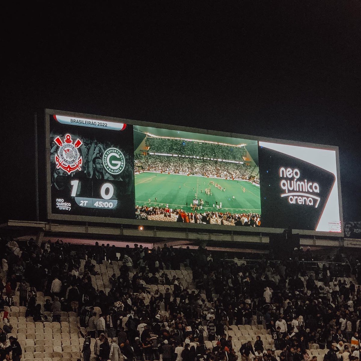 LoucapeloSccp's tweet photo. Primeira vez em jogo na @NeoQuimicaArena a gente nunca esquece, ainda mais no dia do aniversário 🥹🥹🥹

19.06.2022 #VaiCorinthians https://t.co/j1qOecQkhj