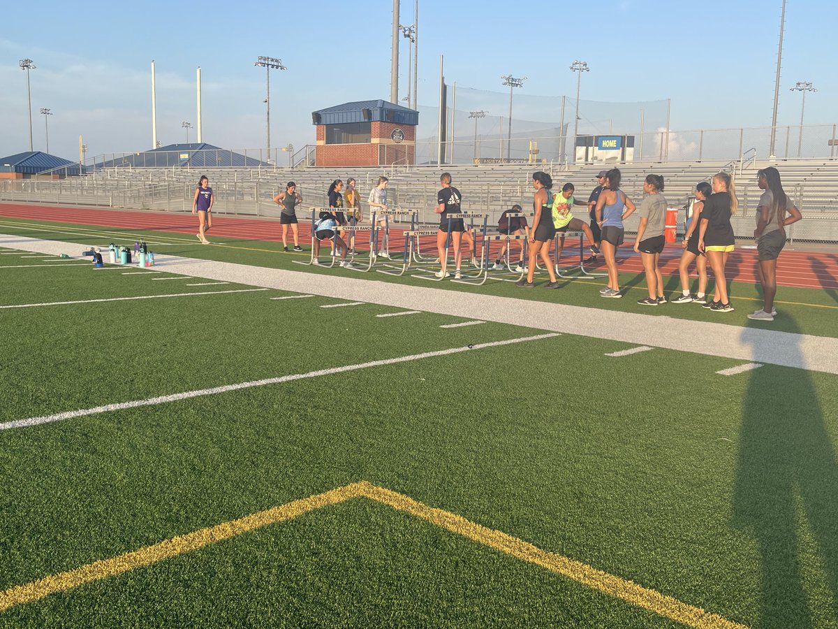 Coach_Herbst's tweet photo. Beautiful Morning to get better!
Day 10
⚽️🎾🏀🏐🏈⚾️🥎🤼♀️🏊♂️🤽♀️
#CampsatRanch22
#SpreadtheBlue
#AEF https://t.co/bKaPFN21qG