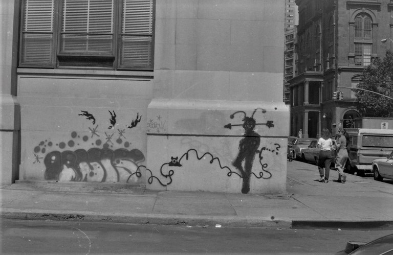 ShadowManClub's tweet photo. Historic photo:

One of artist Richard Hambleton’s “Shadowman” figures, Cooper Union Hewitt Building (demolished), corner of 7th Street &amp; Taras Schevchenko Place, looking west towards Cooper Union Foundation Building, circa 1983.

#shadowman #StreetArt #oldschool #graffitiart https://t.co/AAIrTHPL5Y