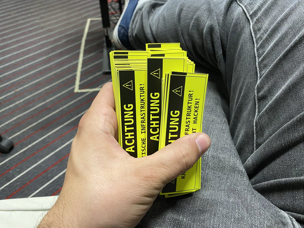 Loet Gang, wir haben ne Menge Sticker die doof sind für den Verkauf (Abstände passen nicht) aber zu gut zum wegwerfen. Würden die gerne Hackerspaces und Co. kostenlos zur Verfügung stellen. Vorschläge?