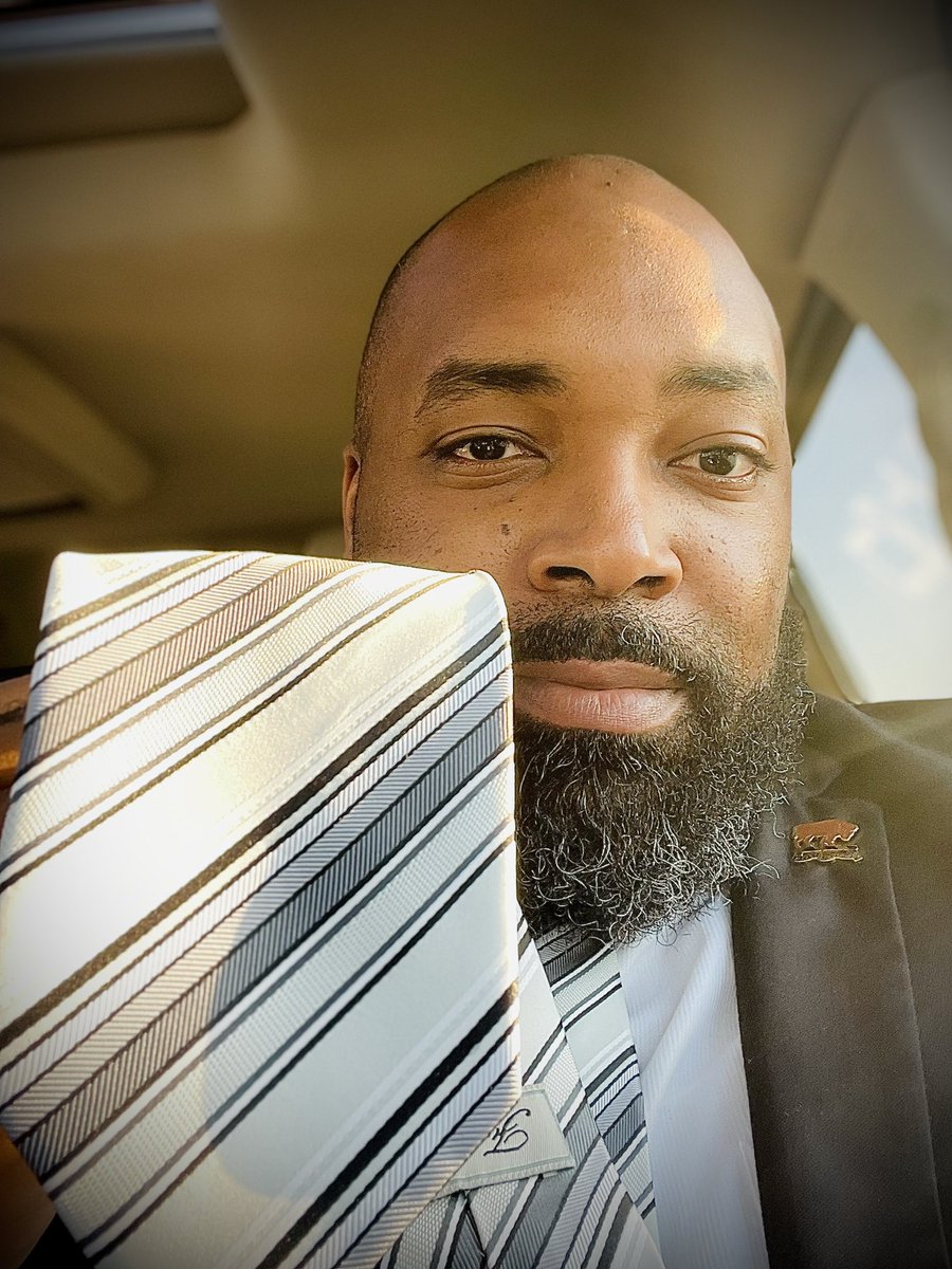 MrCdorsey's tweet photo. Someone said it’s Tuesday 👀.  Y’all know the vibe 😎! 👔 #TieTuesday #TieTuesdaySpring  #JoinTheMovement https://t.co/hzPHoXK4TM