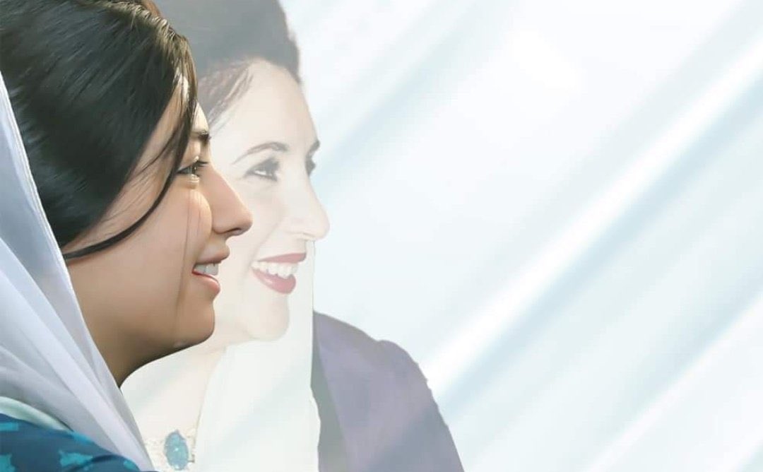 Aseefabz5's tweet photo. Mein roop badal kar aaongi, Tum mujhko maar na paogey! ❤️
#BenazirBhutto 
 #HappyBirthdaySMBB https://t.co/6opm6A0I25
