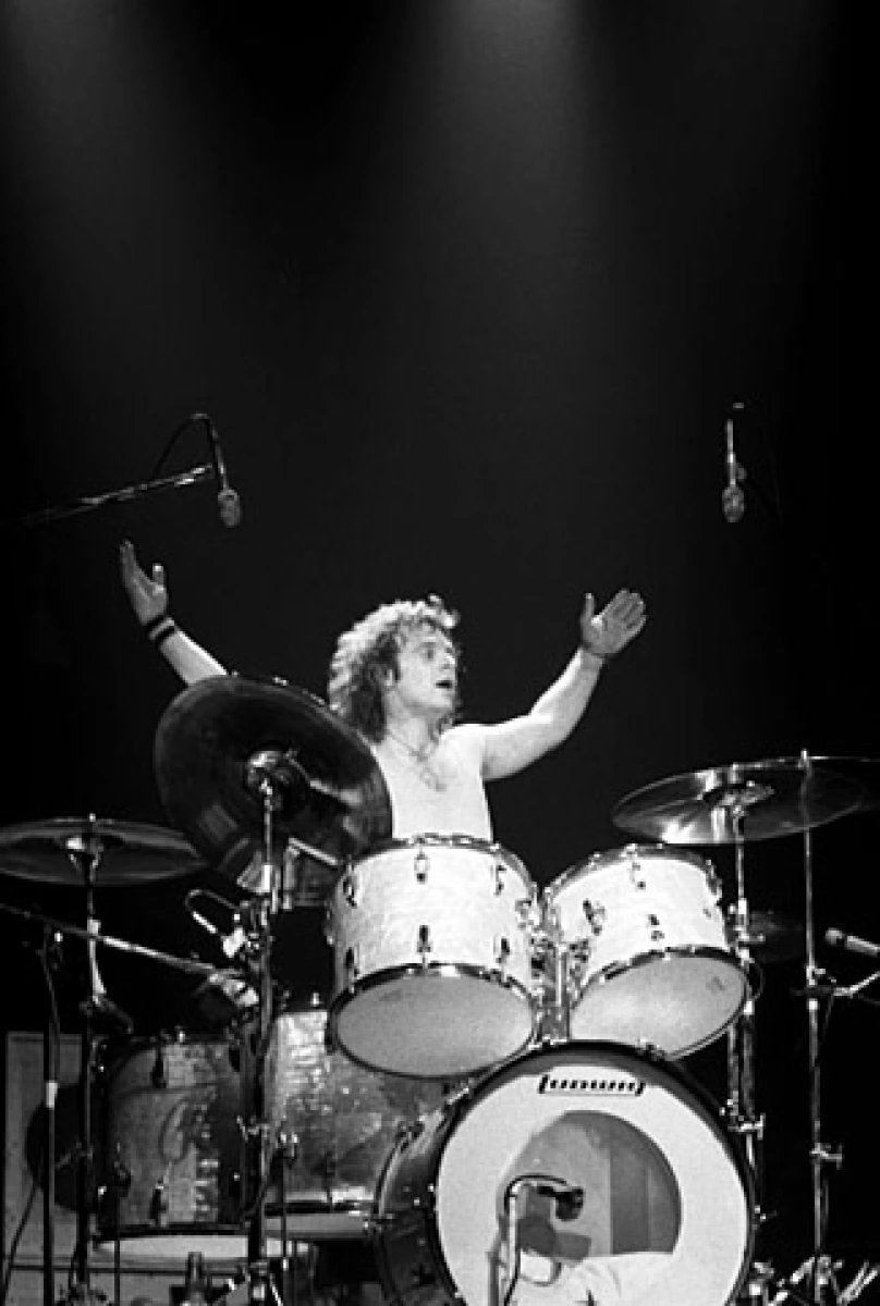 Happy 72nd birthday to legendary drummer with Aerosmith - Joey Kramer.  