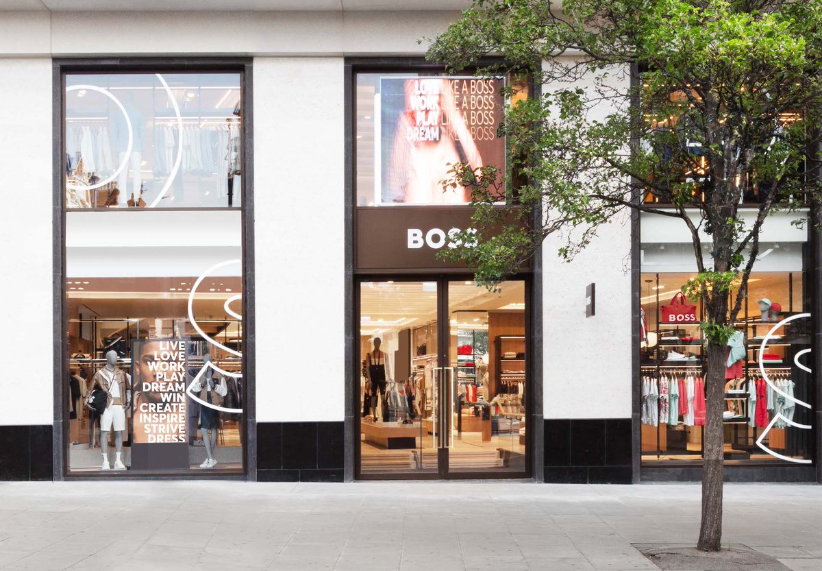 cppluxury's tweet photo. BOSS opens new flagship store in London at Oxford Street
https://t.co/0fxblpL2YT
#BOSS #HugoBoss #BOSSLondon #London #newopening #luxury #luxuryfashion #fashion #luxuryboutique #retail #newconcept #luxurybusiness @HUGOBOSS https://t.co/kJuQgH0acz