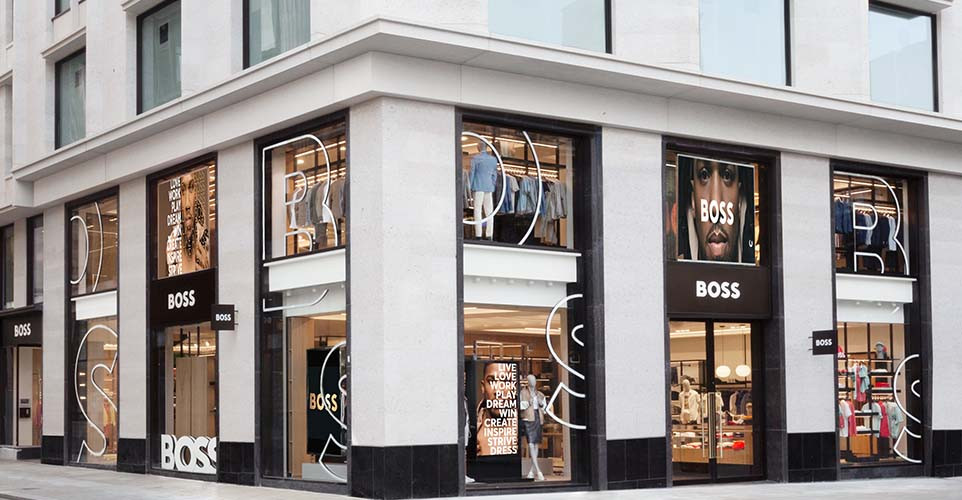 cppluxury's tweet photo. BOSS opens new flagship store in London at Oxford Street
https://t.co/0fxblpL2YT
#BOSS #HugoBoss #BOSSLondon #London #newopening #luxury #luxuryfashion #fashion #luxuryboutique #retail #newconcept #luxurybusiness @HUGOBOSS https://t.co/kJuQgH0acz