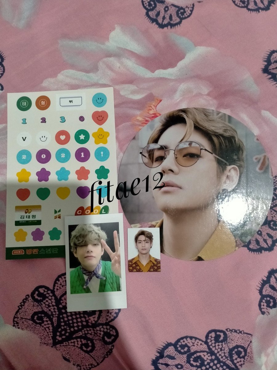 fitae12's tweet photo. Tolong bantu RT moots🙏
WTS WTS karna bu🥲

✅Sharing BTS 4×6 RM + V 2021 Winter Package 85k
✅Sharing BTS 2021 Season's Greeting set Taehyung 60k
Official aku beli di bunda febi
nego tipis DM https://t.co/7cuvhc2ktG