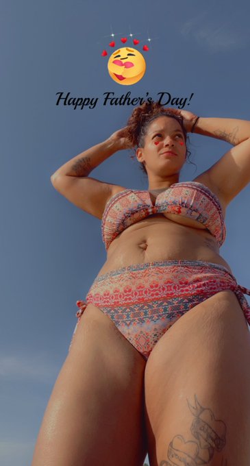 ChareeBee’s pics and videos