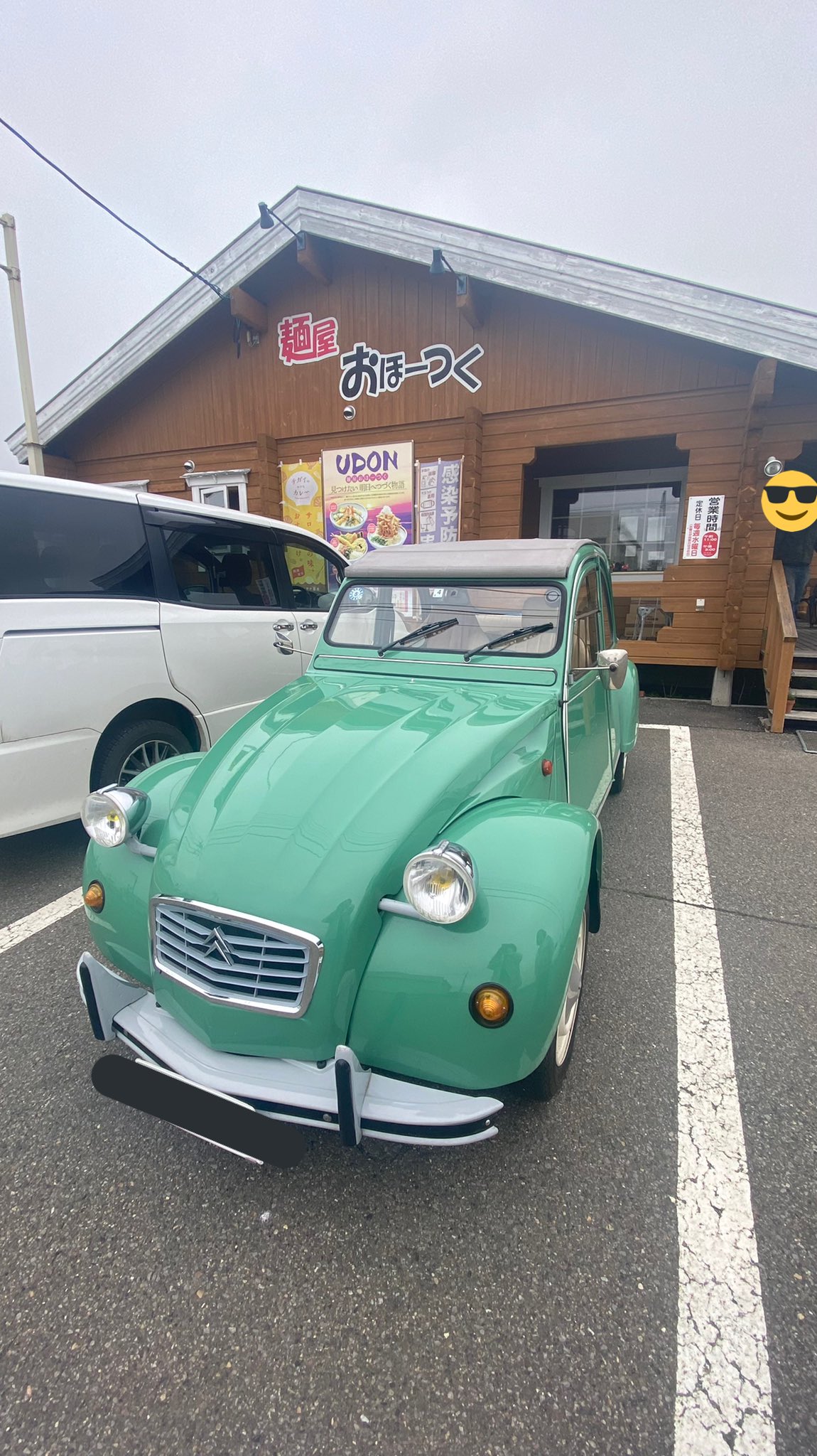 Riri すごく可愛いレトロな車が止まってたんだけどどこの何ていう車種なんだろ 形も色も本当に可愛かった 外車 車 レトロ 車種 T Co V79zy5fdht Twitter