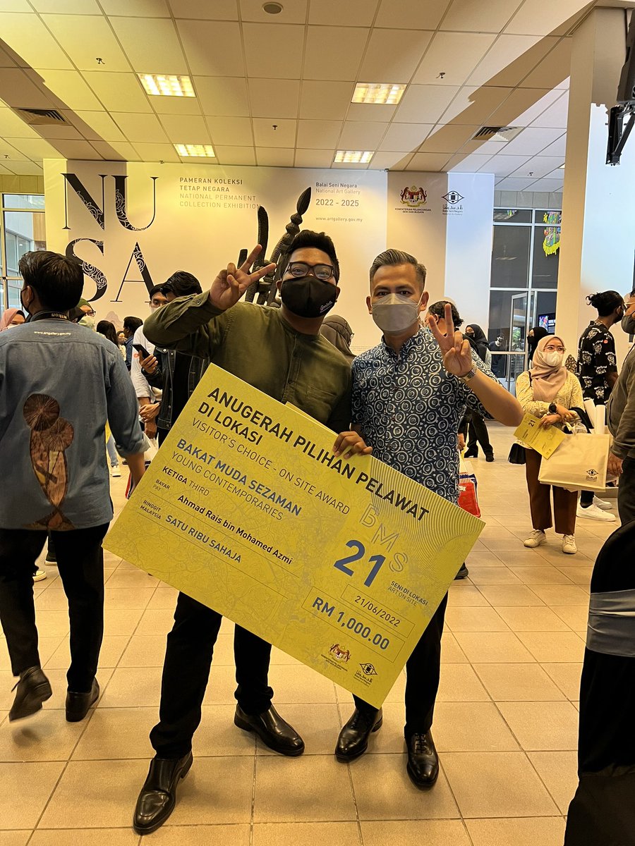 fahmi_fadzil's tweet photo. Tahniah @raisazmi93 dari Kondo Rakyat, menang tempat ke-3 utk ‘Solitary Mural’ dlm kategori Visitor’s Choice - On Site Award dalam pertandingan #BakatMudaSezaman!

@BalaiSeniNegara 

#LembahPantaiDiHatiKu https://t.co/ArcpDsjipa