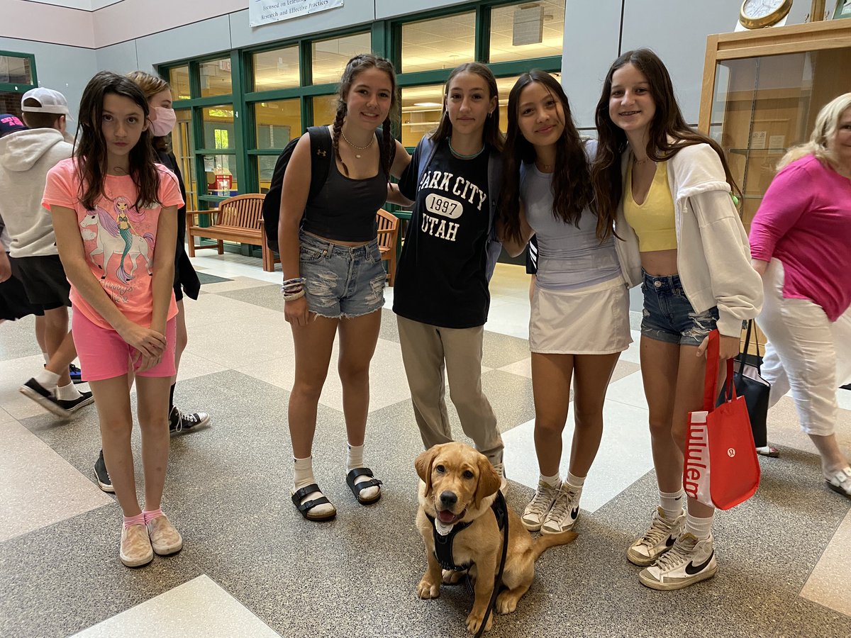 Great start to the last day of school with Officers Matt & Rusty!