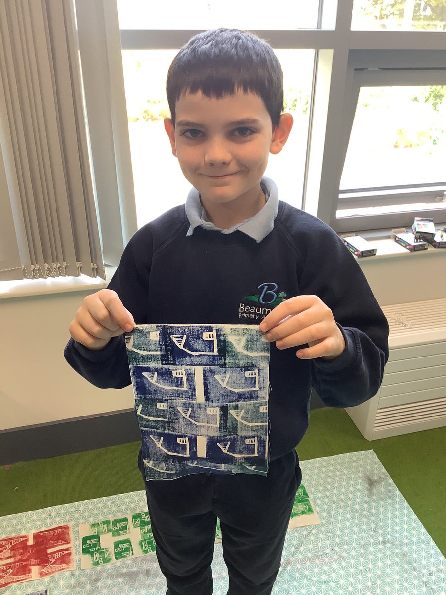 BeaumontPAc's tweet photo. Some of Puffins art work from today. We have Lino painted onto fabric for our art project. The prints represent RRS rights. @SouthPennine @SamGroomPrints #engagedcommunity https://t.co/PWVAaphOiZ