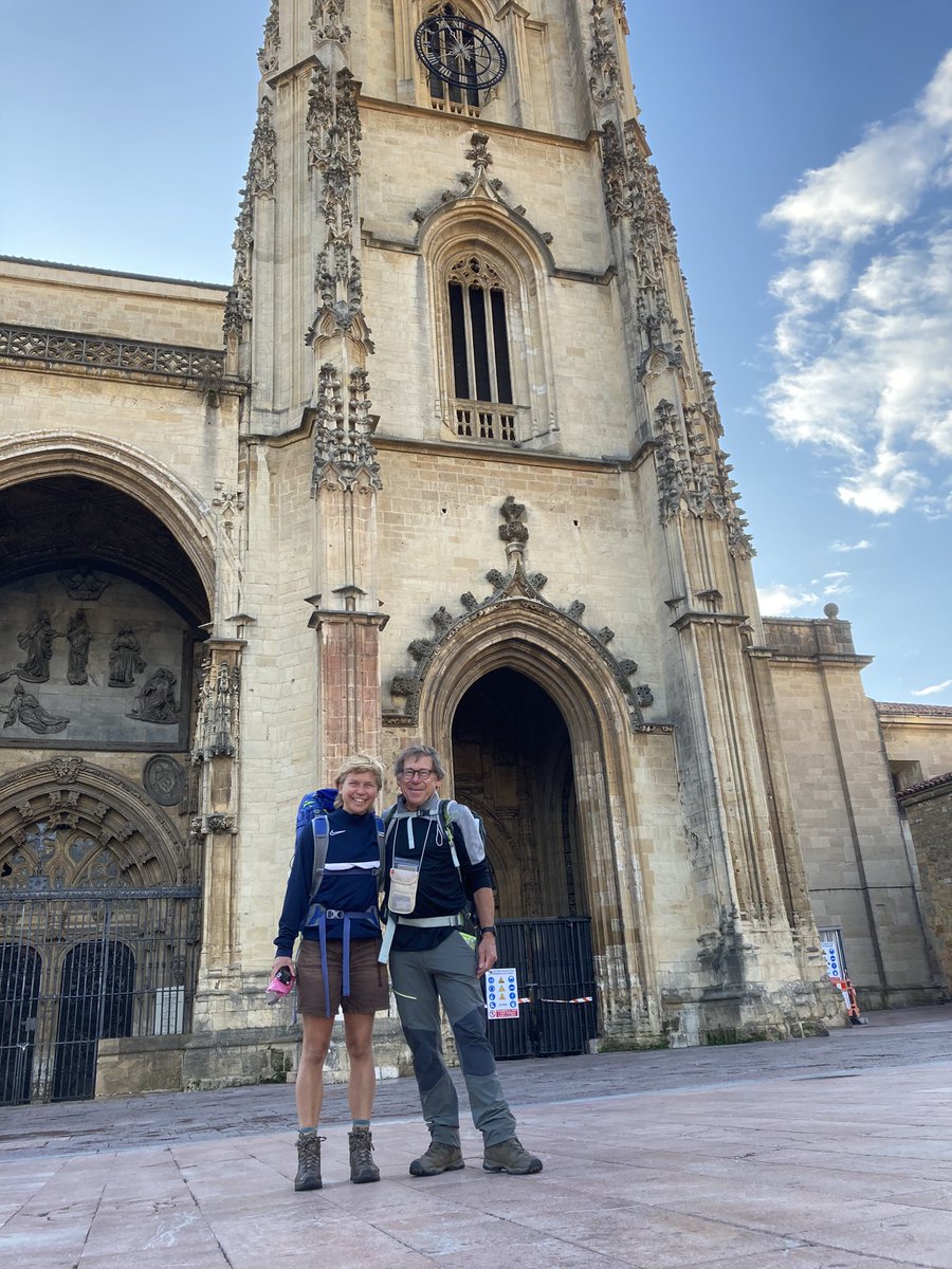 Anouk en ik zijn vandaag begonnen met de camino primitivo vanaf Oviedo. Met goede moed!