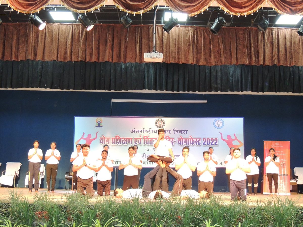NSSRDBhopal's tweet photo. @_NSSIndia volunteers of @NssIgkv Raipur,CG  observed #InternationalDayOfYoga2022 in presence of the Vice-Chancellor Prof(Dr) Girish Chandel  &amp; other faculties of the University.
#YogaWithNSS 

@YASMinistry @ianuragthakur @moayush @pibyas
@sanjayjavin @pankajsinghips @askabir_ https://t.co/WcK0xPHTkl