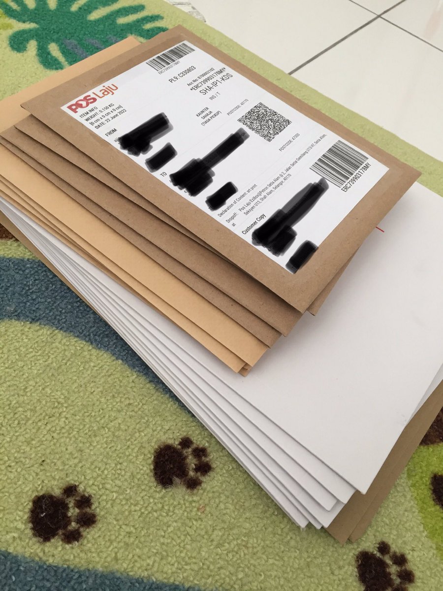 Finally made the first step that i’ve been avoiding for months, still have a lot to learn and a lot more to improve. Thank you to those who purchased the art prints!  

Also, henlo to the new followers! ( ´ ▽ ` )