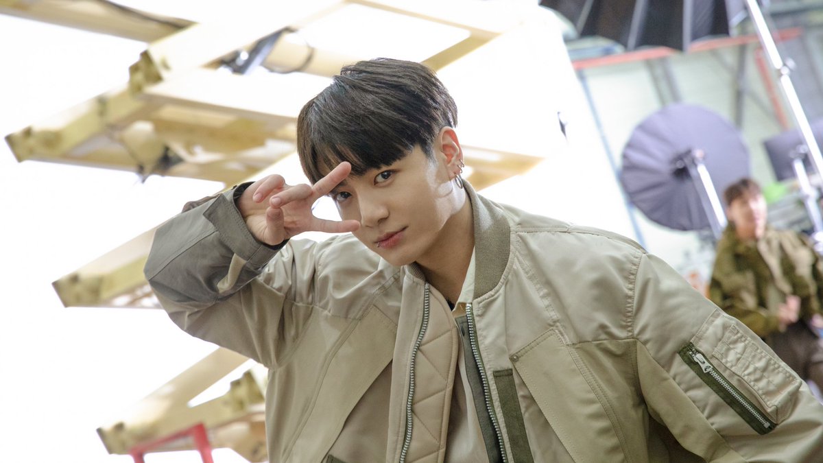 Jungkoo_gukkk97's tweet photo. 😎
@BTS_twt #GalaxyxBTS https://t.co/cIwumrZnFf