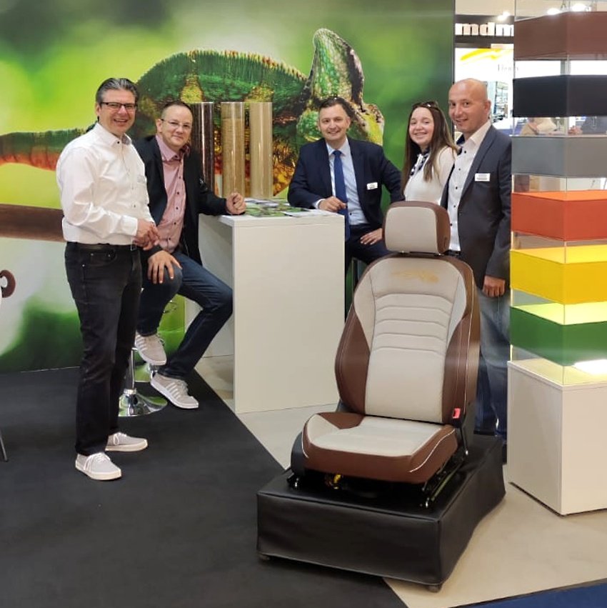 vowalon's tweet photo. Startklar 😀 ist unser Messe-Team auf der Techtextil - Int. Leitmesse für technische Textilien und Vliesstoffe! Im Mittelpunkt stehen unsere Bio-Innovationen, welche zu über 50% aus nachwachsenden Rohstoffen bestehen. https://t.co/CZ7iOEQJLi
