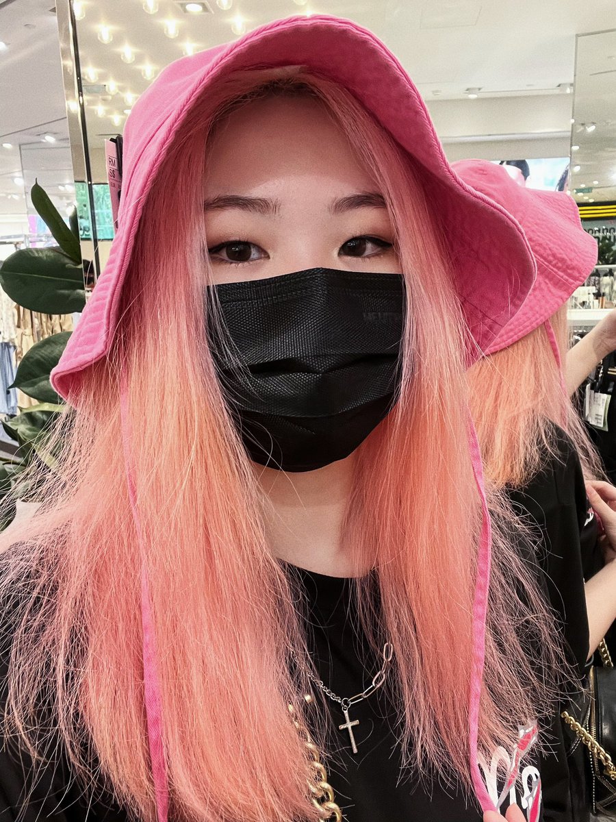 Eochan00's tweet photo. 👒💗

#MOASelcaDay #MSD
#연준  #투모로우바이투게더  #YEONJUN #TOMORROW_X_TOGETHER  @TXT_members @TXT_bighit https://t.co/ZtjIU92tDZ