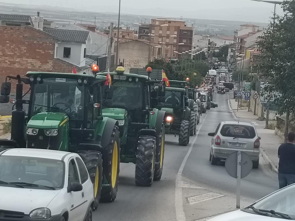 Tractorada en Baza,sin apoyo de <a href="/Asaja/">aku saja</a>,<a href="/Coag/">Qory Wainio</a>,<a href="/Upa/">UPA Next</a>