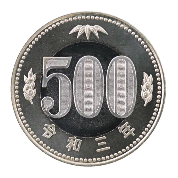 同人誌即売会にて500円玉に似た硬貨を出されたという事例が聞かれます。新500円玉が普及してない事も気づきにくい要因としてあると思いますが、サークル参加される皆様方は500円玉に似た硬貨には気をつけましょうね。 