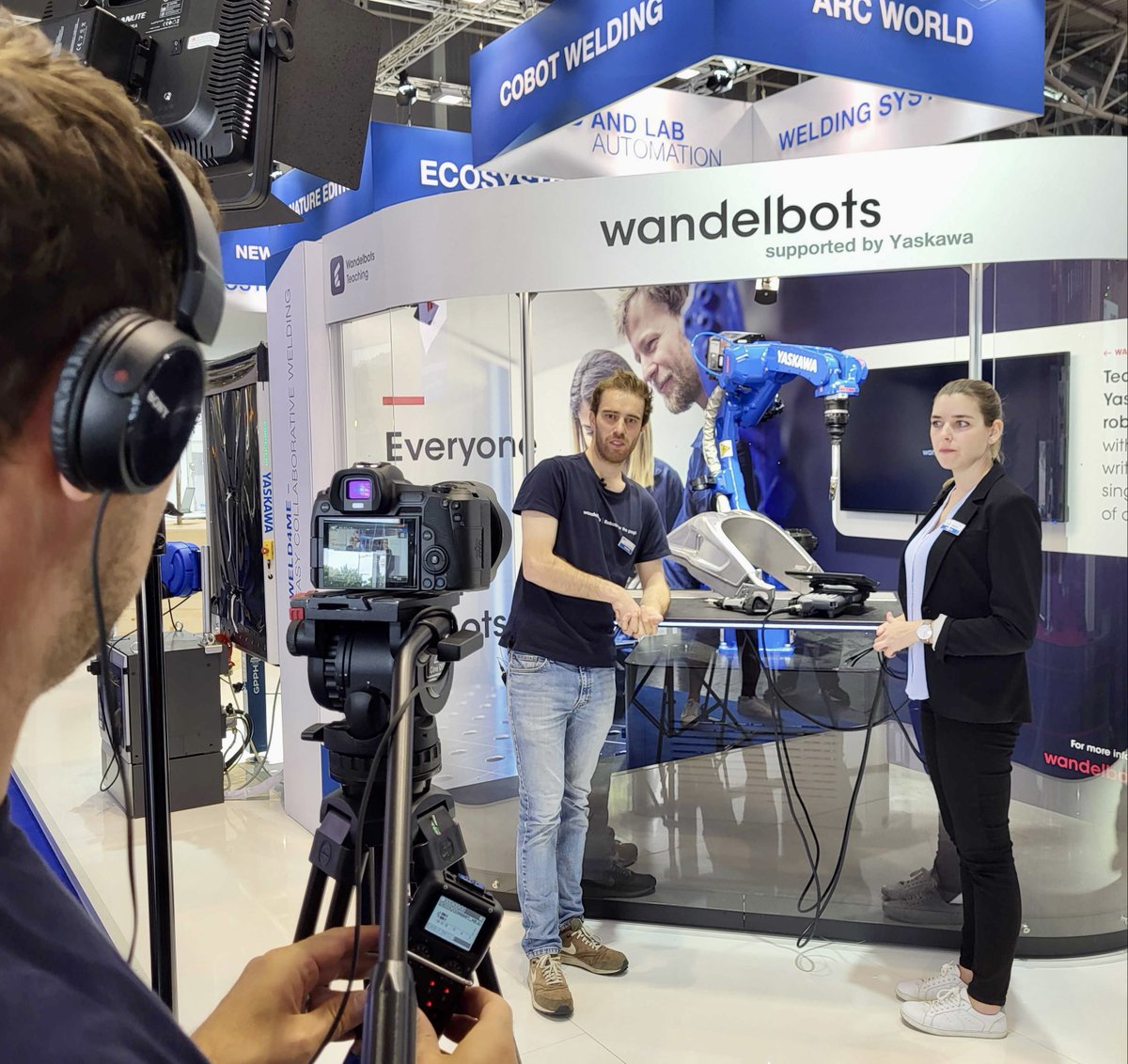 wandelbots's tweet photo. Servus from #Munich! As of today, we are represented at #automatica. Try #WandelbotsTeaching as a bonding application at Universal Robots (Hall B4, Booth 303) and as a welding application at Yaskawa (Hall B6, Booth 502). We will always find time for a little chat with you! 😍😁 https://t.co/NUWwAUxv2A