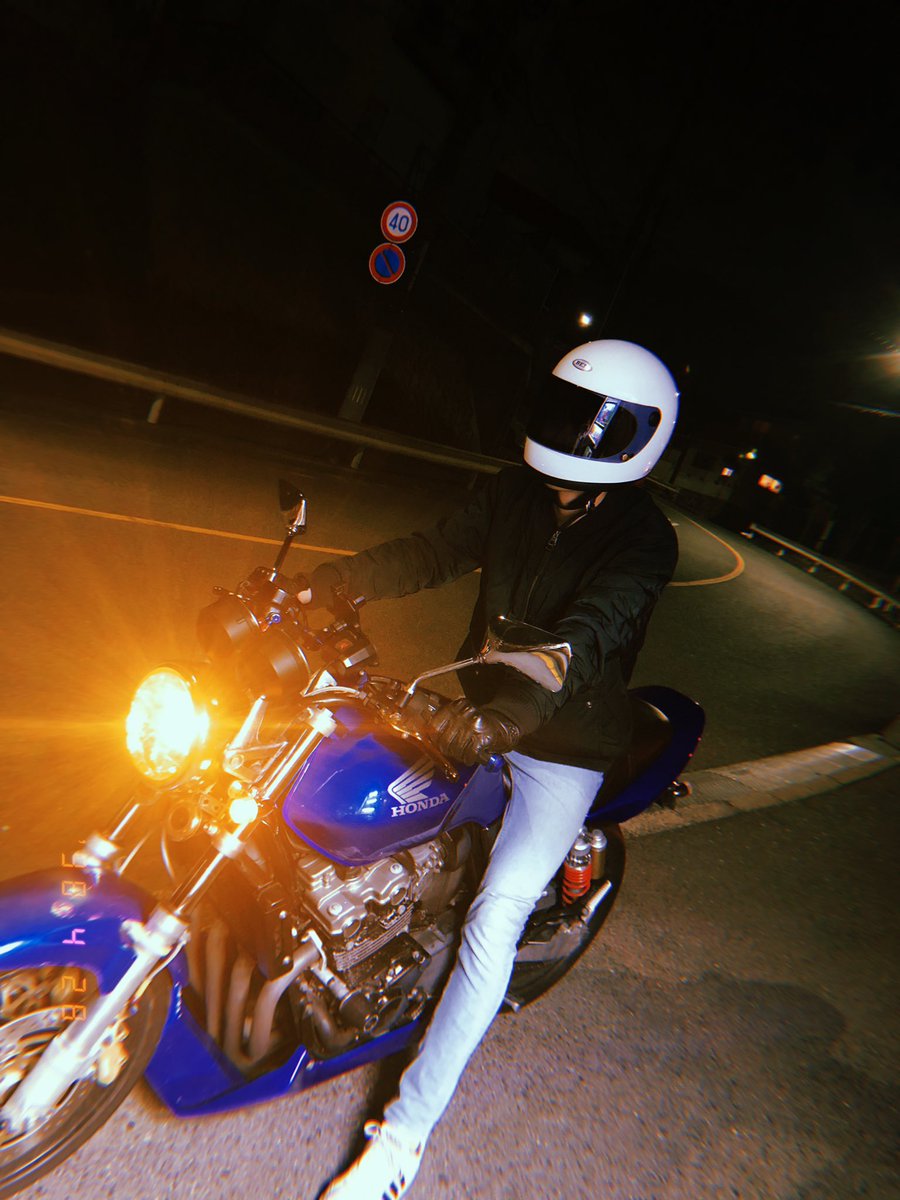 keitadayo_n's tweet photo. 名前:ケータ
性別:男
年齢:19
身長:180
車種:cb400sf nc39
好き:スーフォア

#バイク乗りとして軽く自己紹介 
#バイク乗りと繋がりたい 
#cb400sf
#nc39 https://t.co/M9E4xYghCm