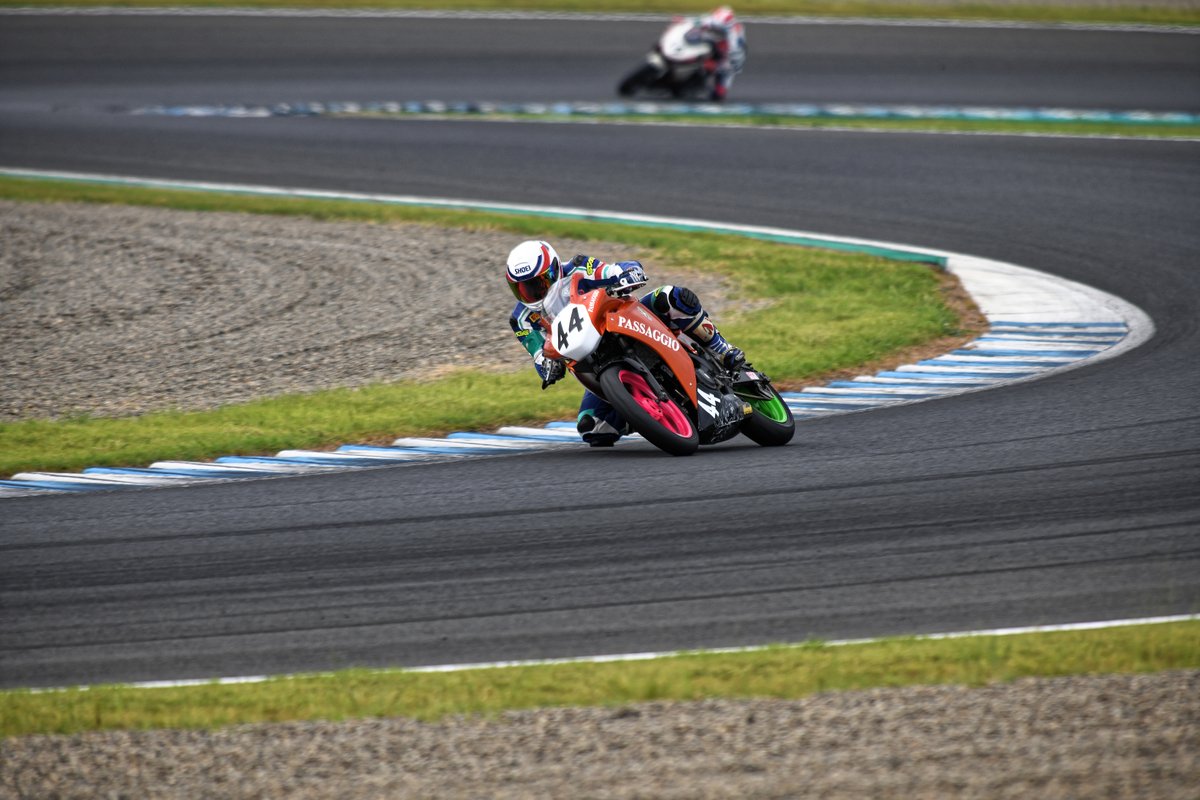 元はスーパーカートからですが、おバイクで、もて耐も走ってました!思い起こすとやっぱりチームメンバーとわいわいやっていたの楽しかったですね～。耐久の醍醐味ですね。 