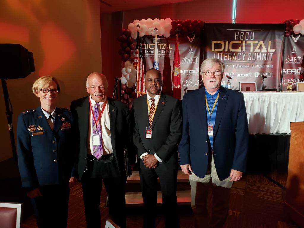 ChrisWidenerOH's tweet photo. Welcome to 
#DigitalLiteracySummit 
@usairforce 
@StudentPres 
@AFResearchLab 
@USSF_SSC 
@CentralState87 
@bobdhackett 
@AfitCsra https://t.co/pBLKhtRxYx