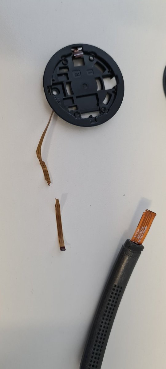 ajohnb1983's tweet photo. @LogitechGUK Had 2 replacement zone wireless headsets after mic ceased working. You have used an unprotected polyimide film to connect the mic that is prone to bunching and tearing/breaking, and cannot be replaced. For a £200+headset this seems mad #PlannedObsolescence #teardown https://t.co/PzYiJqQDsM