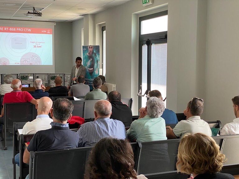 italtech1's tweet photo. Ma che novità vi abbiamo portato?? 😏

✅ Nuovo sistema wireless

✅ Nuovo design

✅ Novità assoluta… L’esclusiva video verifica

#combivox #antifurto #antifurtocasa #sicurezzacasa #antifurtowireless #videotauro #italtechsicurezza https://t.co/SI3CLTOBNf