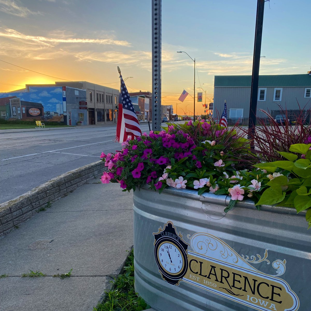 OGMercantile's tweet photo. Happy morning from Clarence! It’s going to be a scorcher today, but I hope you can find a shady spot under a tree and enjoy the day.
Quick reminder, open SATURDAY ONLY this week. We have the exciting business of accompanying our oldest to college orientation at week’s end.❤️ https://t.co/gaf8Bj70u7