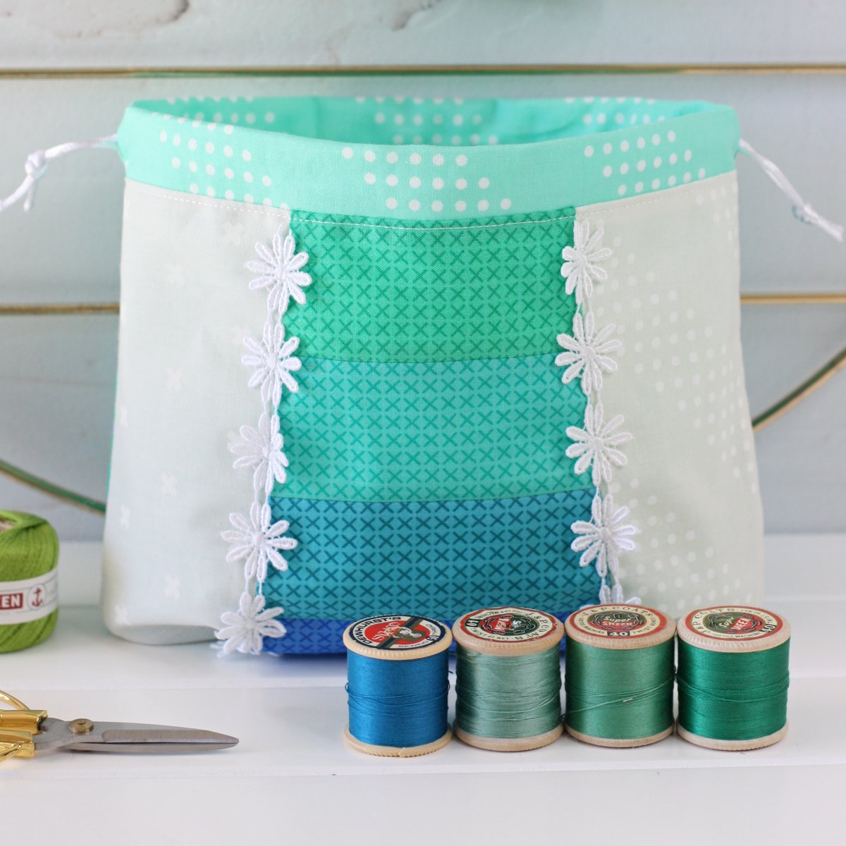 Lisa Cox (@aspoonfulsugar) on Twitter photo Drawstring pouches are one of my favourite projects to make. They are so handy for storing items or giving as gift bags. This bag is the Ombre Pouch - it features simple patchwork strips, bordered in lace, and a pleated base.  bit.ly/3s3gmwb Drawstring pouches are one of my favourite projects to make. They are so handy for storing items or giving as gift bags. This bag is the Ombre Pouch - it features simple patchwork strips, bordered in lace, and a pleated base.  bit.ly/3s3gmwb