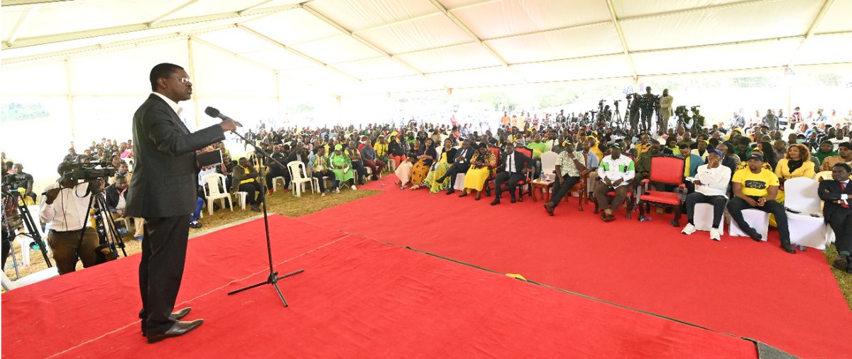 WilliamsRuto's tweet photo. We are alive to the challenges that small-scale traders like Mama Mboga, Taxi/Matatu operators, hawkers, Boda Boda, among others, in Nairobi go through to put food on the table. https://t.co/P7POHirWcH