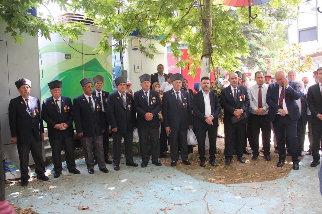 slckkurt's tweet photo. Hem yardan vazgeçtiler hem serden ama vatan sevdasından vazgeçmediler….
Tam 101 yıl oldu, ecdadımızın izindeyiz evelallah…..
Söğütlümüzün kurtuluşunu büyük coşkuyla kutladık.
#halitmolla https://t.co/CiTgvukEp5