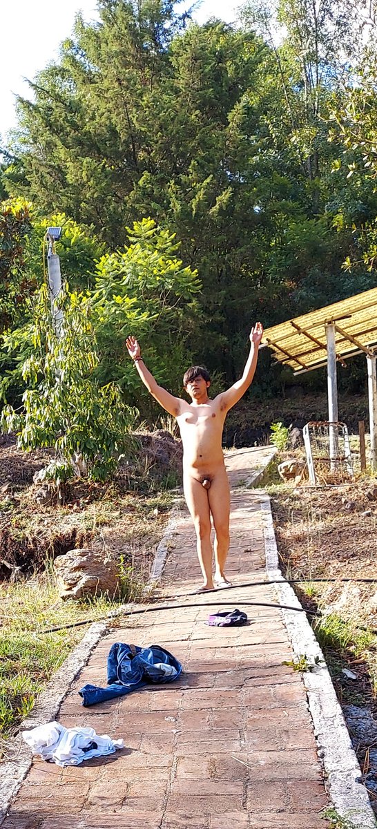 SteveNud22's tweet photo. Happy world naked hiking day, it's always nice to go hiking but it becomes better if you do it nude.
Feliz dΓa intenciΓ³nal del senderismo al desnudo, siempre es padre hacer senderismo, pero es mejor si se hace sin ropa.
#WNHD #nakedhiking #worldnakedhikingday
#NudistBoy #Nudismo https://t.co/b0fBuFQwkO