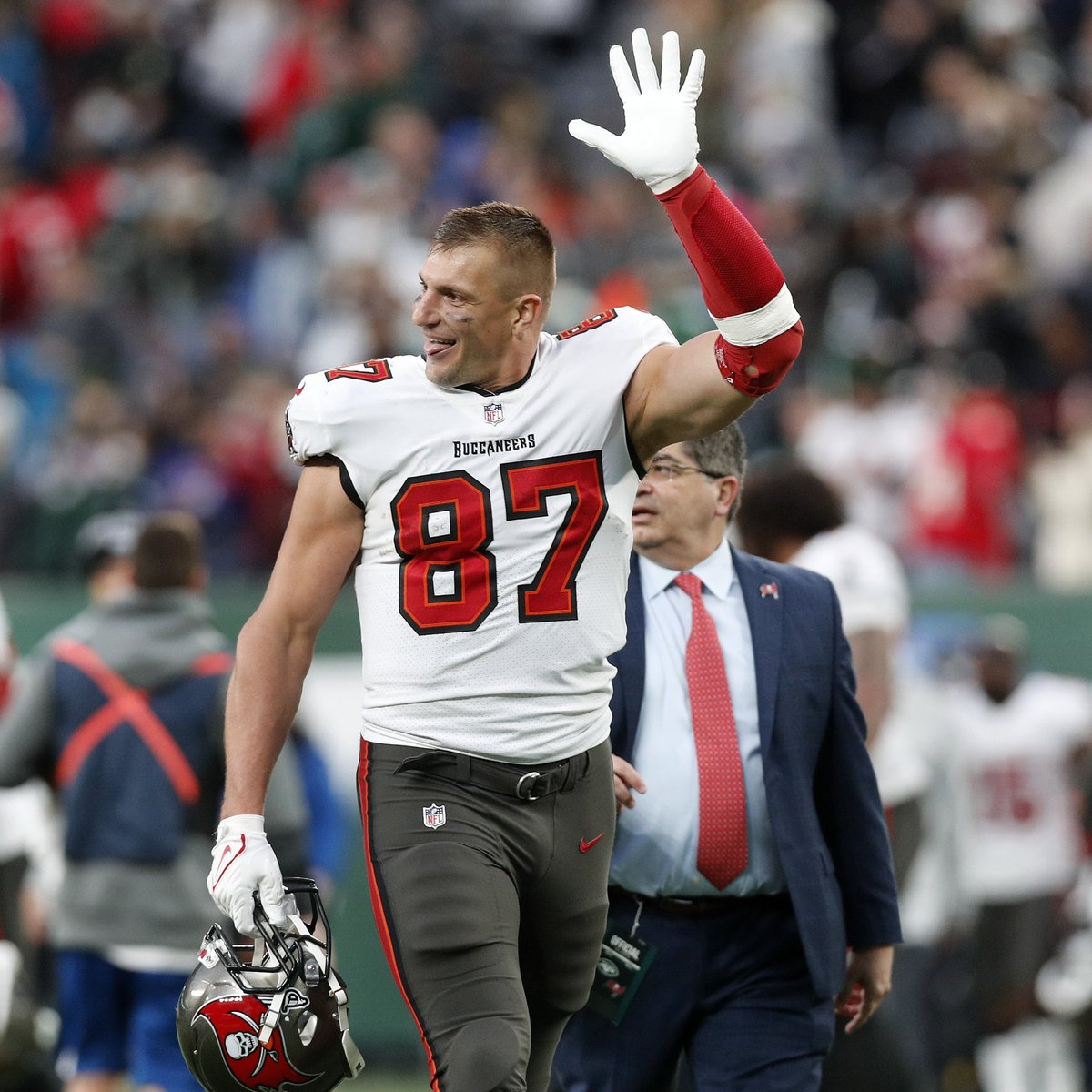 PabloViruega's tweet photo. — SE RETIRA — 
Rob Gronkowski se despide #NFL uno de los mejores TEs de todos los tiempos no regresa para la temporada 2022 #NFL https://t.co/X2liTjNajp
