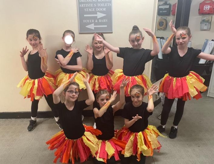 ValePrimarySch's tweet image. The Junior Dance troupe were brilliant tonight at Epsom and Ewell Dance Festival at Epsom Playhouse. #epsomandewell #communityofschools #danceinschools #soproud #inspiringall