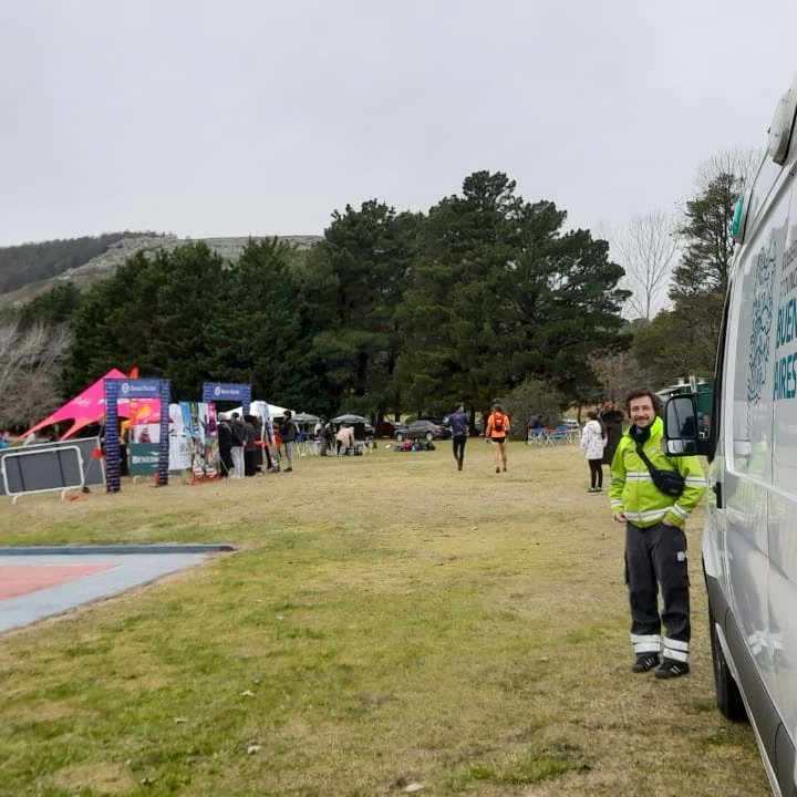 EmergenciasB's tweet photo. 🙋 Este fin de semana el #SIES VII dio cobertura a una nueva edición de la competencia 
UTTD- SHORT – Sierra Bachicha🥇
👉La misma tuvo como epicentro el Complejo Polideportivo Municipal de #Balcarce.
🤳Ante una #Emergencia llamá al #107 🚑

@SaludBAP 
@HospitalesBAP https://t.co/nVGZLvOYuQ