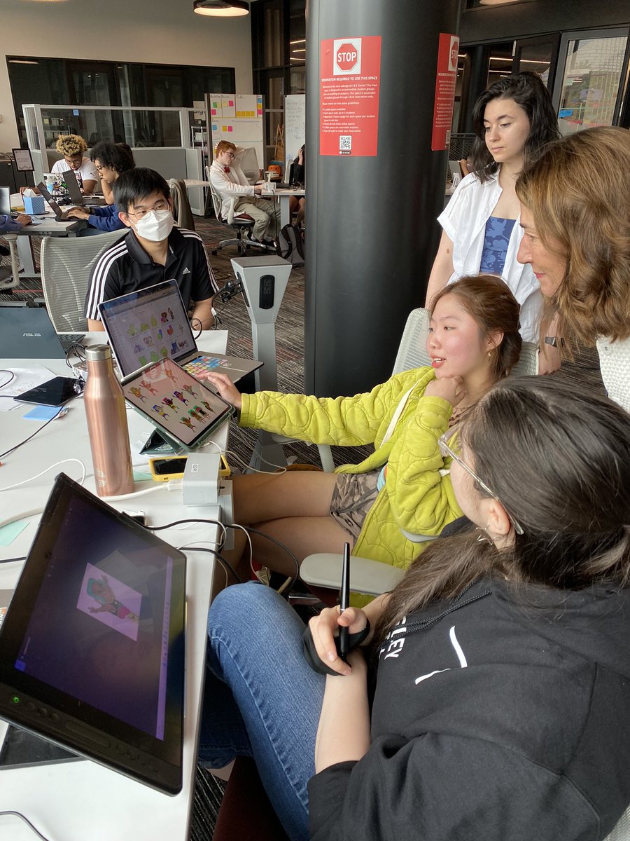 🙏🏽 Many thanks to <a href="/MassLtGov/">Lt. Governor Kim Driscoll</a> for visiting #SIP22 today - and spending so much time meeting the teams and learning about their work! #gamedev