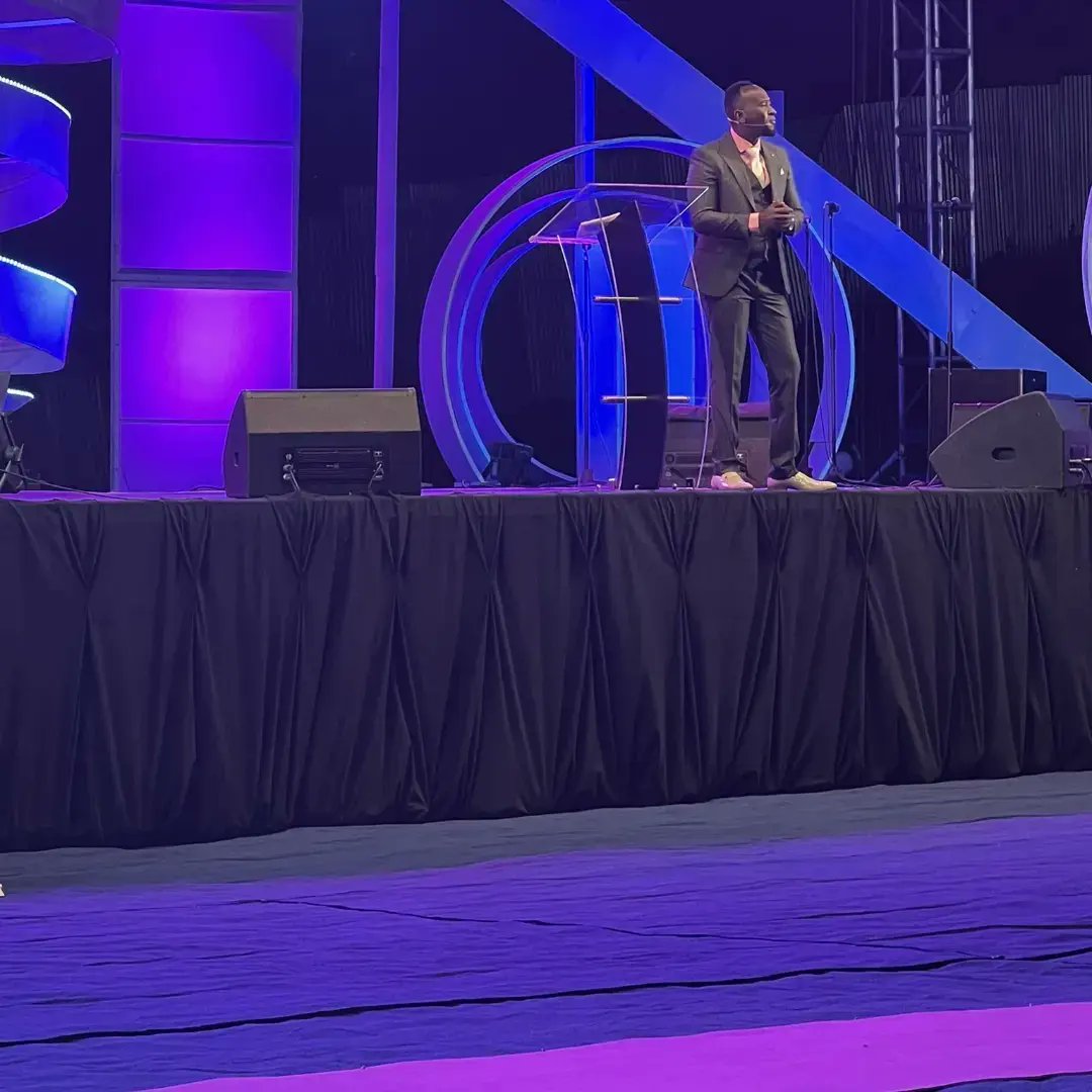 ElvisRoberts13's tweet photo. Those that follow vanity eventually become vain.
2 Kings 17:15: 
And they rejected his statutes, and his testimonies which he testified against them; and they followed vanity, and became vain, 
https://t.co/bitVbP9ftU
#ProphetElvisMbonye https://t.co/tUdxeNwXyF
