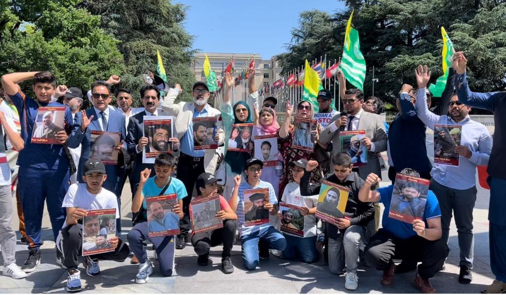 Inkeshafdigital's tweet photo. کشمیریوں کو کیوں تنہا چھوڑ کر بھلا دیا گیا ہے
کشمیری تارکین وطن جماعتوں نے مشترکہ طور پر جنیوا میں اقوام متحدہ کے انسانی حقوق کے دفتر کے باہر اکٹھے ہوئے اور عالمی برادری کو یاد دہانی کرائی کہ کشمیریوں کو کیوں تنہا چھوڑ کر بھلا دیا گیا ہے
#inkeshaf @AltafABhat @altafahmedbhat https://t.co/tT7ESU4pdf