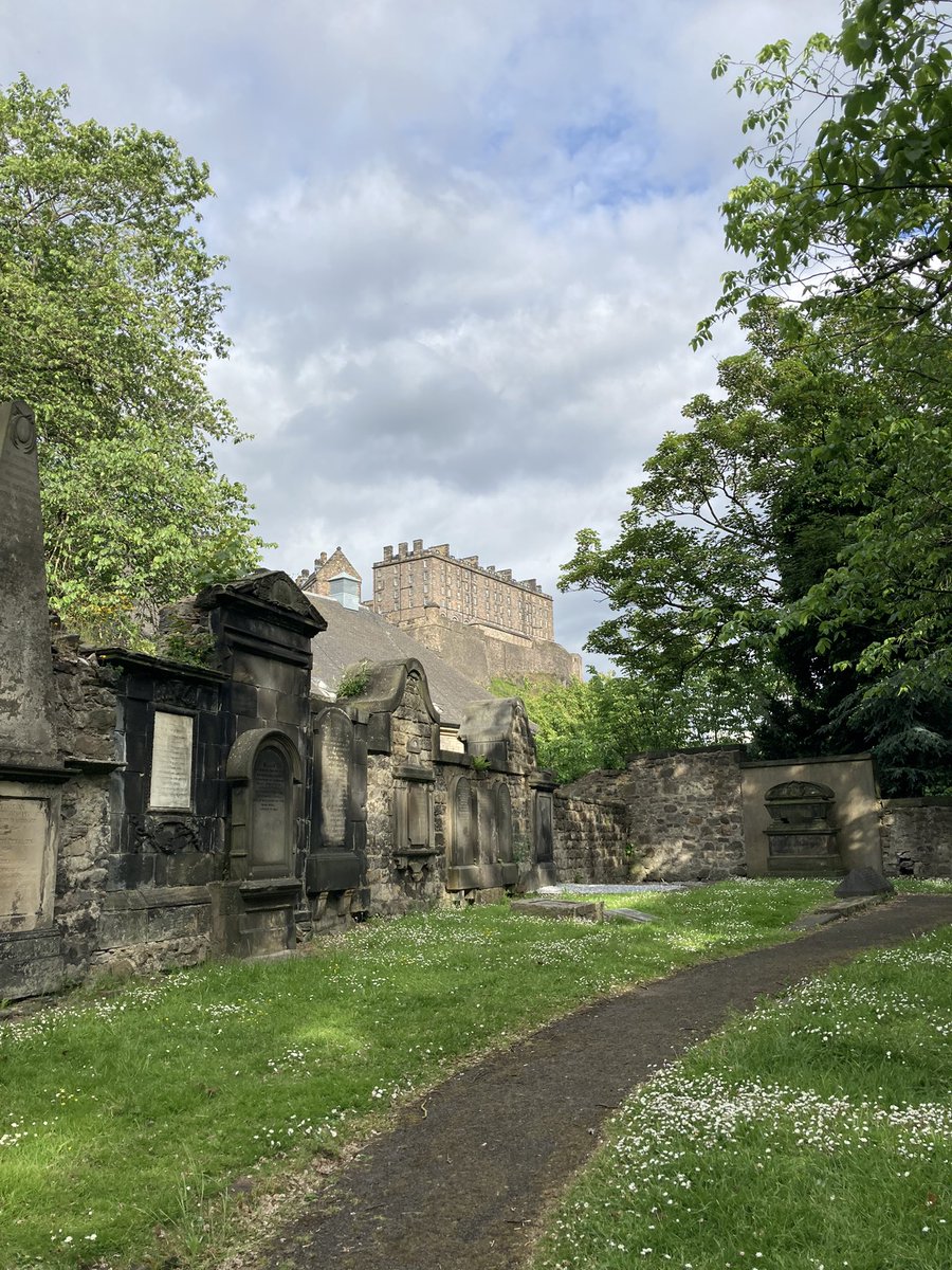 LizzieHelenMay's tweet photo. #TombTuesday St Cuthbert’s burial ground Edinburgh is now a peaceful spot but in 1803 a watchtower was added to the walls to guard against #resurrectionmen ie grave robbers who supplied bodies for medical dissection #EdinburghTheWalk https://t.co/kRxlAxpLDv