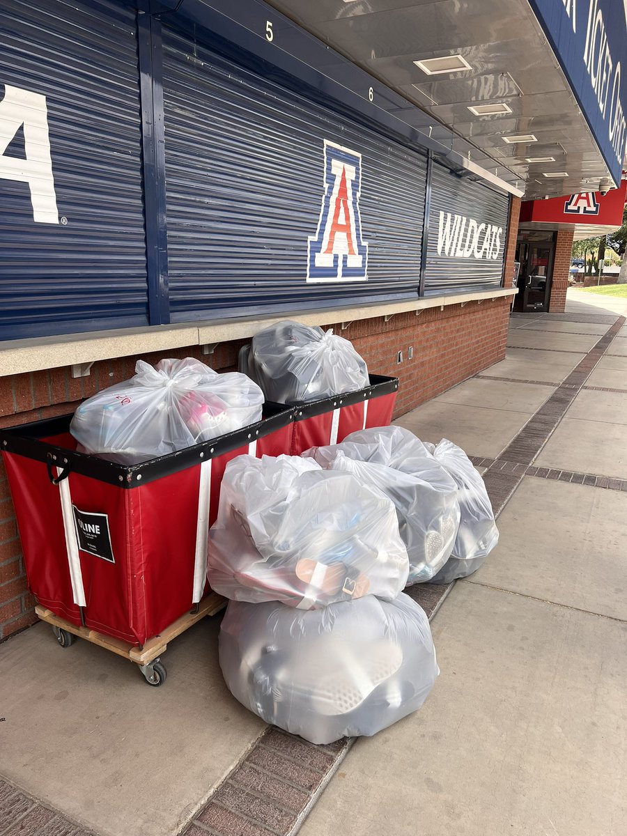 Weekend Recap: 1st Annual Juneteenth Shoe Drive 👟  <a href="/AZATHLETICS/">Arizona Athletics</a>                                                  

Thank you to the Tucson Community for your support in this Inaugural event. With your help, 300+ shoes will be donated! 

#BearDown 🐻⬇️