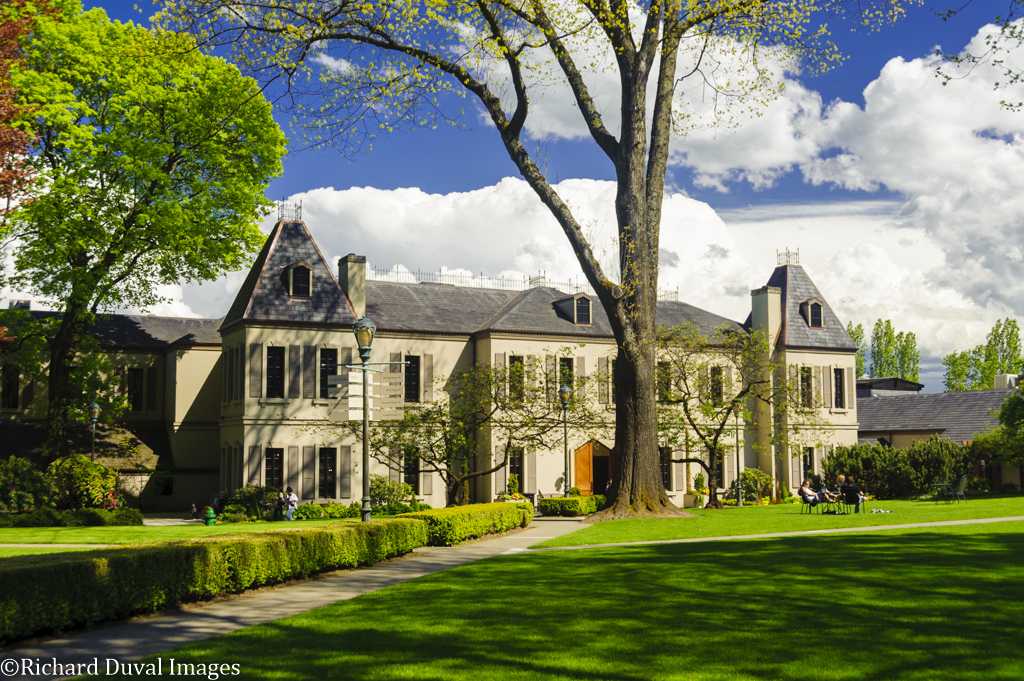 On the blog, Ste Michelle puts Woodinville property up for sale, moves white wine production to eastern Washington. The headline is breathtaking, but please read the article itself, as there are a lot of nuances.
bit.ly/3tS3Lw7 #WAwine