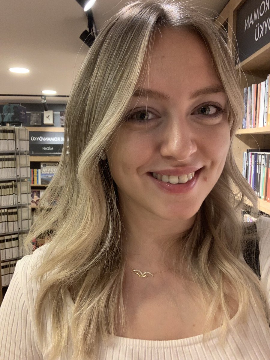 Bu fotoyu burada paylaşcam I dont know why ve benim zevklerim sizin nezdinizde makul bir zemine oturmak zorunda değiil 🌸