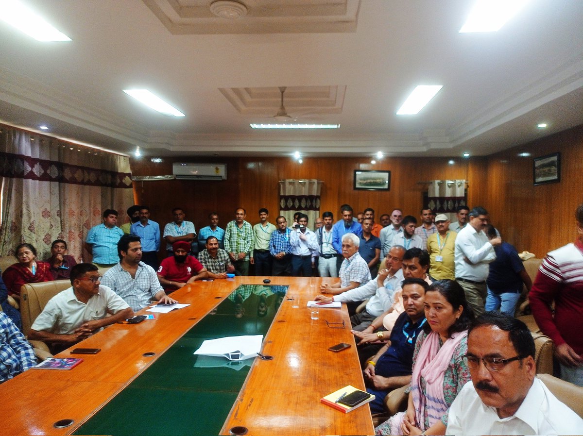 AuthorityJammu's tweet photo. JDA today  organized interactive awareness session on Yoga as part of 8th International Yoga Day-2022 at JDA HQ, Vikas Bhawan, Rail Head Complex, Jammu. Yog Shikshaks &amp; Shikshikas delivered le tire covering various topics of Yoga https://t.co/8CItRBQkJk