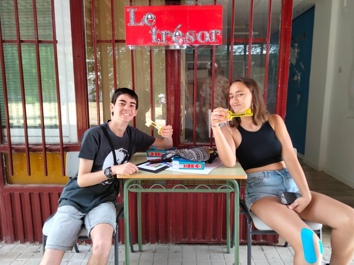 IesMMolina's tweet photo. Más fotos Journée française sous l'eau ;) 🇫🇷. Jornada Francesa al agua ;) 🇪🇸 💦💦💦 #programafrances https://t.co/1NWjBzfd3k